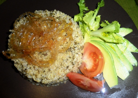 plato terminado quinoa con algas